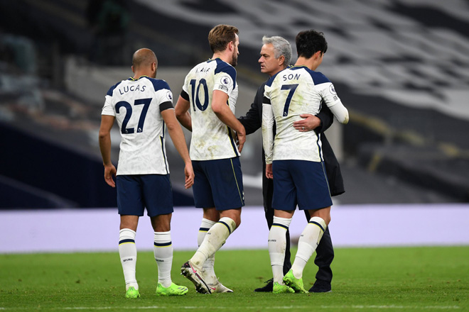 Tottenham tạm thời dẫn đầu bảng sau ngày thứ Bảy (21/11)