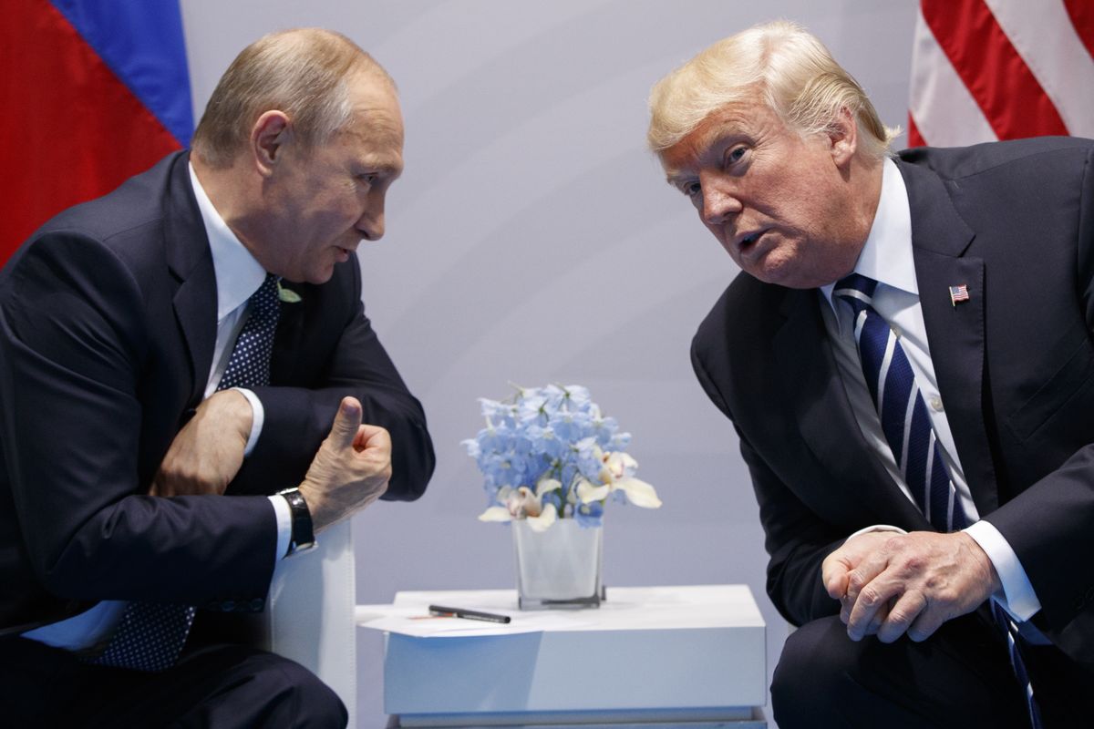 Tổng thống Nga Putin và ông Trump trong một cuộc gặp (ảnh: Sputnik)