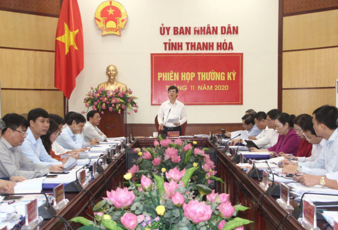 Ông Nguyễn Đình Xứng, Chủ tịch UBND tỉnh Thanh Hóa, chủ trì kỳ họp