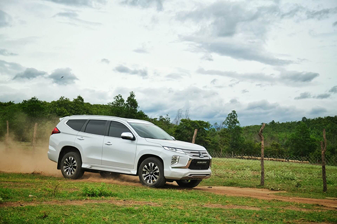 Giá xe Mitsubishi Pajero Sport lăn bánh tháng 11/2020 - 15