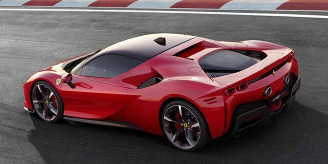 Ferrari 812 Superfast: V12 6.5L Ferrari 812 Superfast là mẫu xe kế nhiệm F12 Berlinetta và là mẫu xe đầu tiên của Ferrari dùng công nghệ vô lăng trợ lực điện. Hãng siêu xe Ý đã dùng bộ phanh Brembo Extreme Design cho xứng với động cơ V12 cực kỳ mạnh mẽ của 812 Superfast. Xe được trang bị động cơ V12 6.5L nạp khí thực nhiên, kết hợp với hộp số 7 cấp ly hợp kép. Động cơ này cho công suất 789 mã lực và mô-men xoắn 530 lb-ft. Xe có khả năng tăng tốc 0-60 km/h trong 2,8 giây và đạt tốc độ tối đa 340 km/h.
