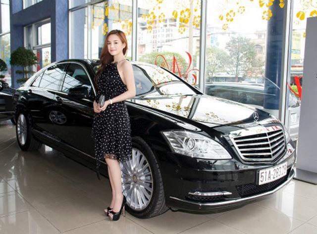 Mercedes S500 Blue Efficiency của Vy Oanh. Ảnh: NSCC