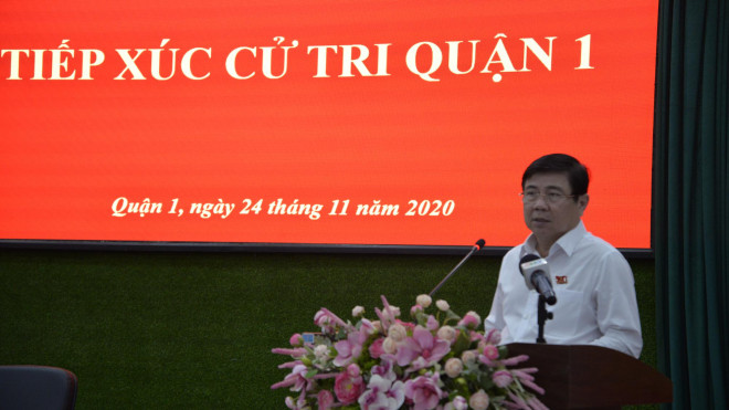 Chủ tịch UBND TP Nguyễn Thành Phong tiếp xúc cử tri quận 1 tối 24-11