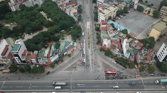 Hầm chui là một trong những dự án trọng điểm của thành phố nhằm giải quyết xung đột, ùn tắc tại nút giao Lê Văn Lương - Vành đai 3, từng bước hoàn thiện hạ tầng giao thông thủ đô theo quy hoạch được Thủ tướng phê duyệt.