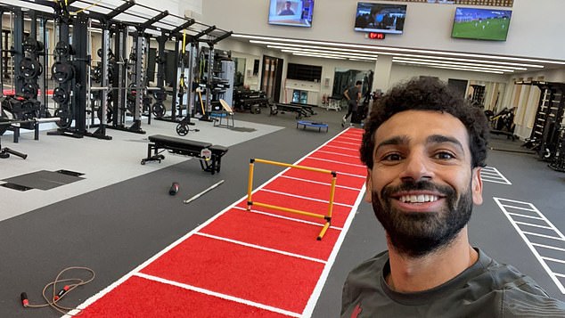 Salah khoe ảnh tập trong phòng gym của Liverpool