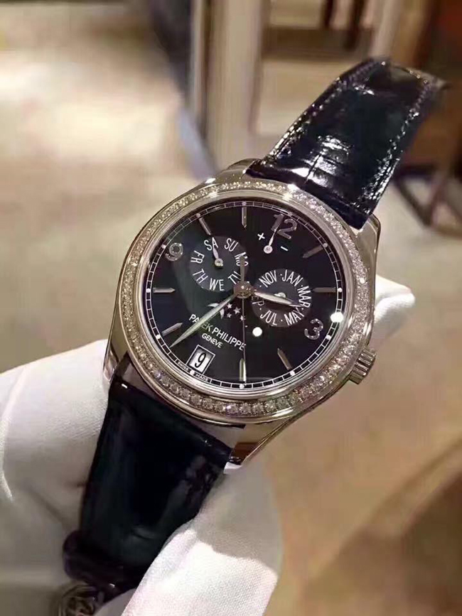 Phan Thành từng mua 1 chiếc đồng hồ Patek Philippe trị giá 2 tỷ đồng để làm quà sinh nhật cho người em Phan Hoàng.
