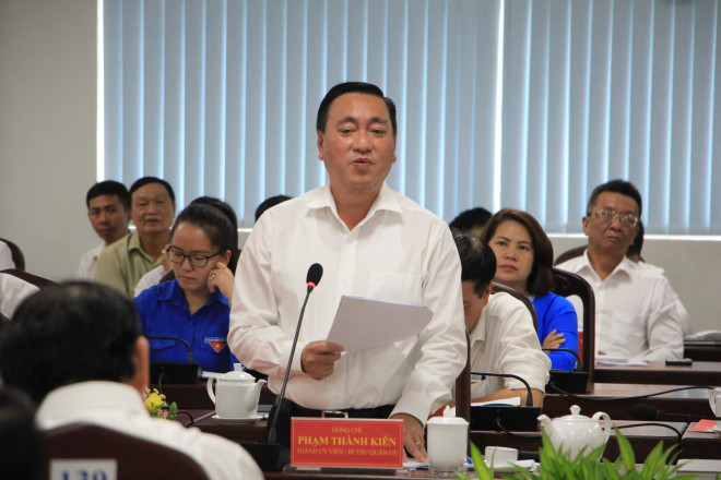 Ông Phạm Thành Kiên, Bí thư Quận ủy quận 3 phát biểu tại buổi làm việc ngày 26-11