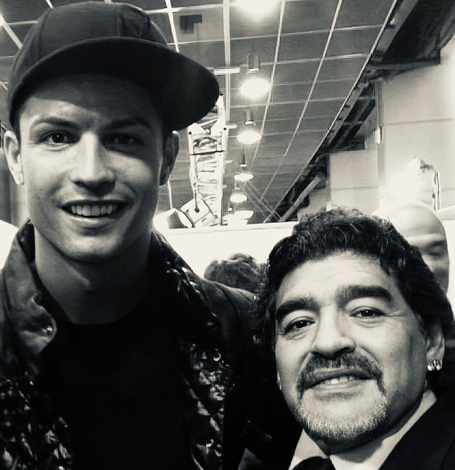 Ronaldo gửi lời tạm biệt huyền thoại Maradona