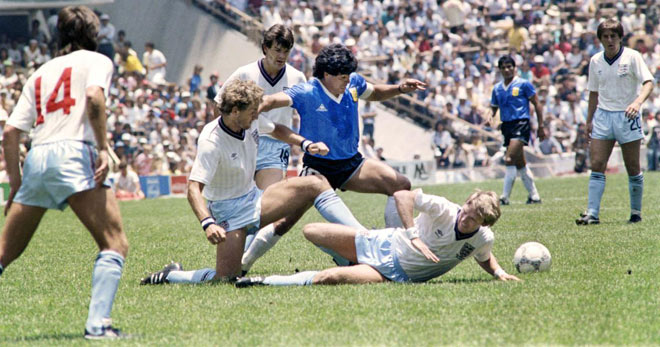 Maradona solo ghi bàn thắng thế kỷ giúp ĐT Argentina vượt qua ĐT Anh ở tứ kết World Cup vào ngày 22/6/1986 ở Mexico