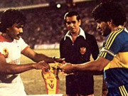 Bóng đá - Maradona từng đấu dàn SAO Đông Nam Á, một tay tạo màn ngược dòng