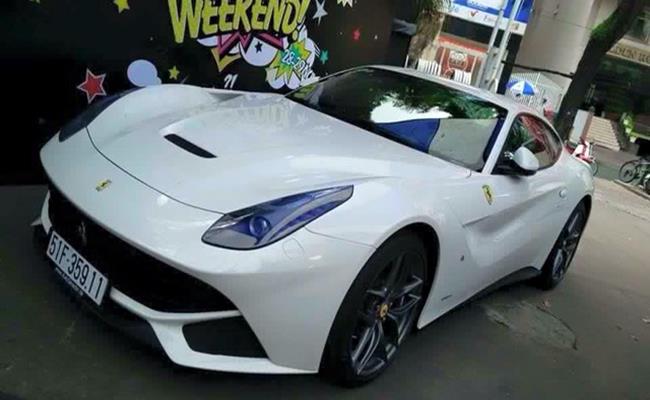 Cuối tháng 6/2015, gia đình thiếu gia Phan Thành từng chi 21 tỷ đồng để mua 1 chiếc siêu xe Ferrari F12 Berlinetta.
