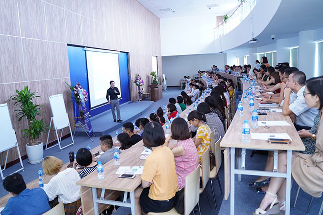 CEO Nguyễn Trung Dũng chia sẻ về Nature’s Way tại hội thảo về Marketing trong ngành dược