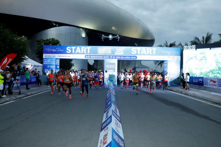 Halong Bay Heritage Marathon thu hút 2.500 VĐV trong nước tham dự