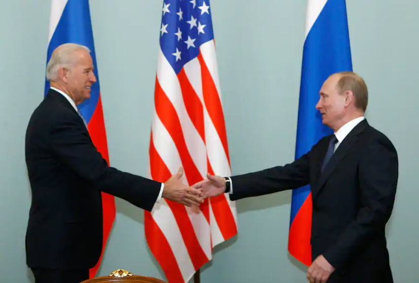 Ông Biden gặp ông Putin vào năm 2011.