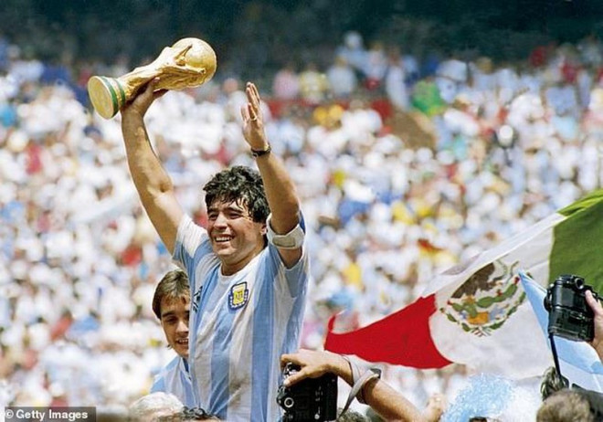 Sự nghiệp thi đấu rực rỡ của Maradona giúp ông kiếm được rất nhiều tiền. ẢNH: GETTY
