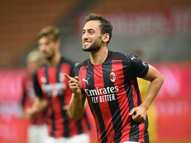 Calhanoglu lọt vào tầm ngắm của MU