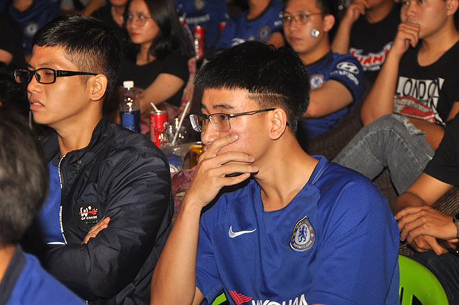 Sự tiếc nuối dần chuyển sang sự lo lắng khi Tottenham có những màn đáp trả nguy hiểm.