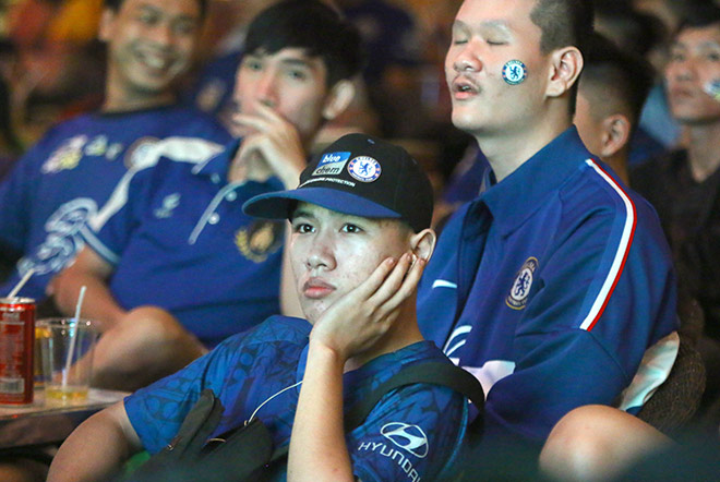 Tuy nhiên, diễn biến trận đấu có phần nhàm chán với cơ hội ít ỏi của cả hai đội khiến khán giả cảm thấy không hài lòng.