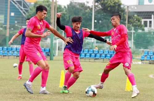 Các cầu thủ Sài Gòn FC đã gần đủ 30 thành viên và có thể tập luyện chuẩn bị cho mùa giải 2021 Ảnh: QUANG LIÊM