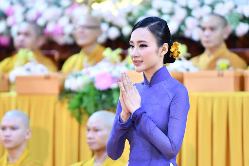 Angela Phương Trinh chia sẻ đầy ẩn ý về tin đồn &#34;thích sân si, hành cả ê kíp&#34; - 2