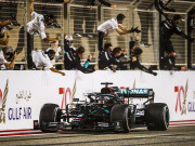 Thể thao - Đua xe F1, Bahrain GP: Mercedes vượt Williams, kịch tính cuộc đua nhóm giữa