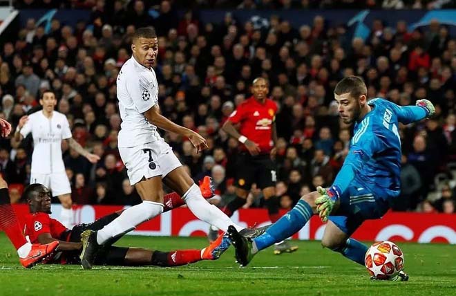 PSG (áo trắng) chờ đợi nhiều ở siêu sao Mbappe