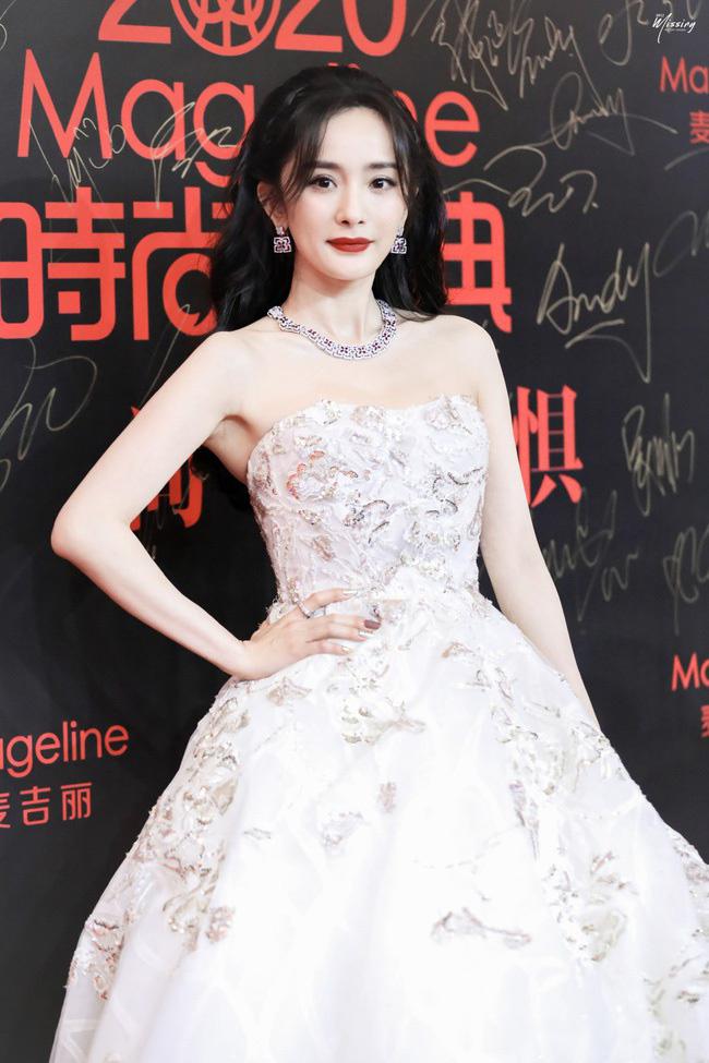 5 mỹ nhân cổ trang Trung Quốc đời thường: Lý Thấm xinh như công chúa, Quan Hiểu Đồng lộ nội y kém duyên - 1