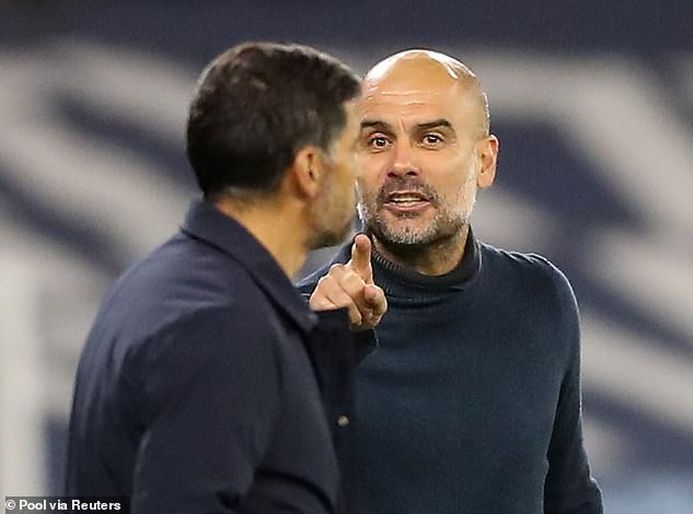 HLV Guardiola cũng bị "cà khịa"