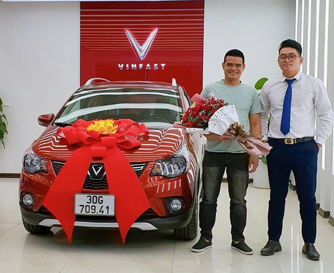 Trước nhu cầu mua xe tăng của người dân, một số đại lý Vinfast đã rơi vào tình trạng “cháy hàng”