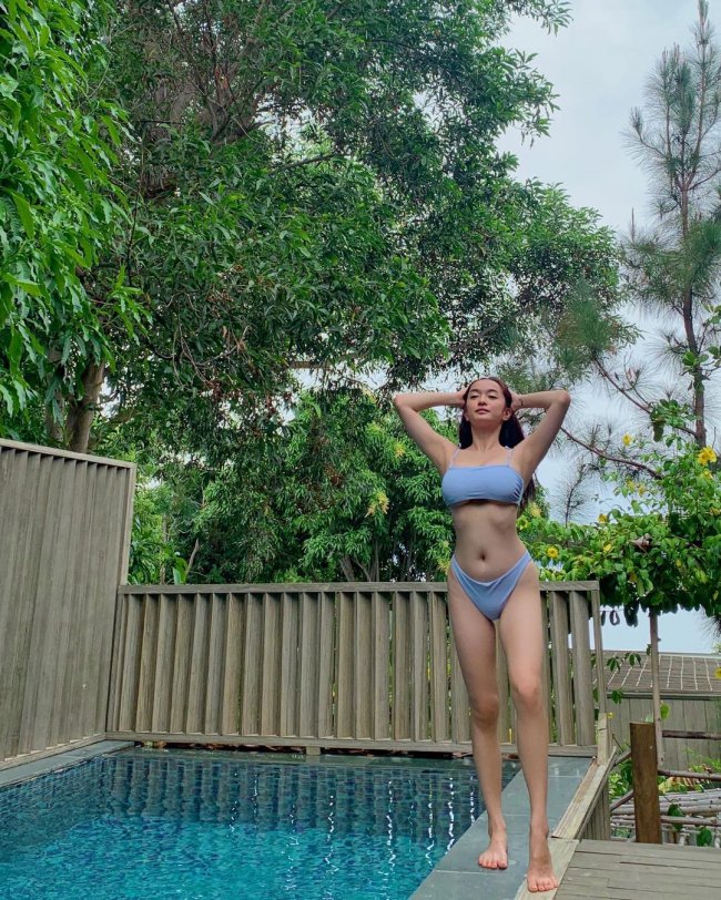 Sở hữu ngoại hình xinh đẹp, nóng bỏng, Kaity Nguyễn từng gây chú ý như một hiện tượng thông qua những đoạn clip hát nhép đáng yêu được đăng tải trên mạng xã hội.
