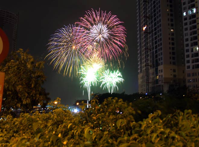 Người dân được phép bắn pháo hoa nhưng bị cấm tuyệt đối với pháo hoa nổ. Ảnh minh họa.