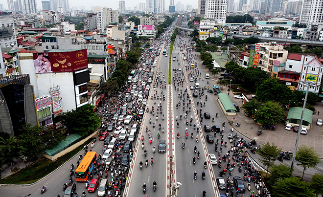 Sau gần 1 tháng thông xe đường vành đai 2 trên cao, nút giao Ngã Tư Sở vẫn ùn tắc kinh hoàng - 9