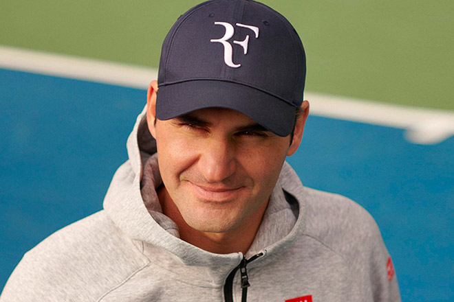 Roger Federer vui phơi phới khi lấy lại được thương hiệu RF của mình