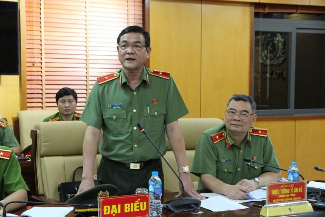 Thiếu tướng Lê Hồng Nam, Giám đốc Công an TP.HCM tại buổi họp báo. Ảnh: Tự Sang