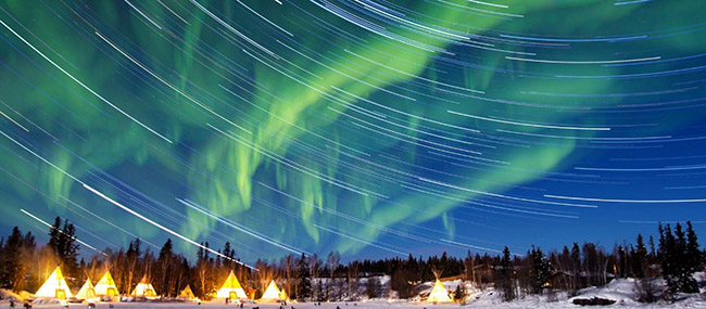 Canada:&nbsp;Cực quang borealis xoáy trên Yellowknife, thủ phủ của Vùng lãnh thổ Tây Bắc Canada vẫn luôn hấp dẫn du khách từ khắp nơi trên thế giới kéo về đây.&nbsp;
