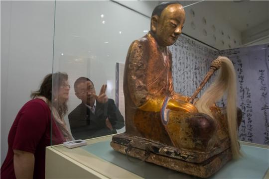 Tượng phật chứa xác ướp nhà sư 1.000 năm tuổi được trưng bày ở Hungary năm 2015.