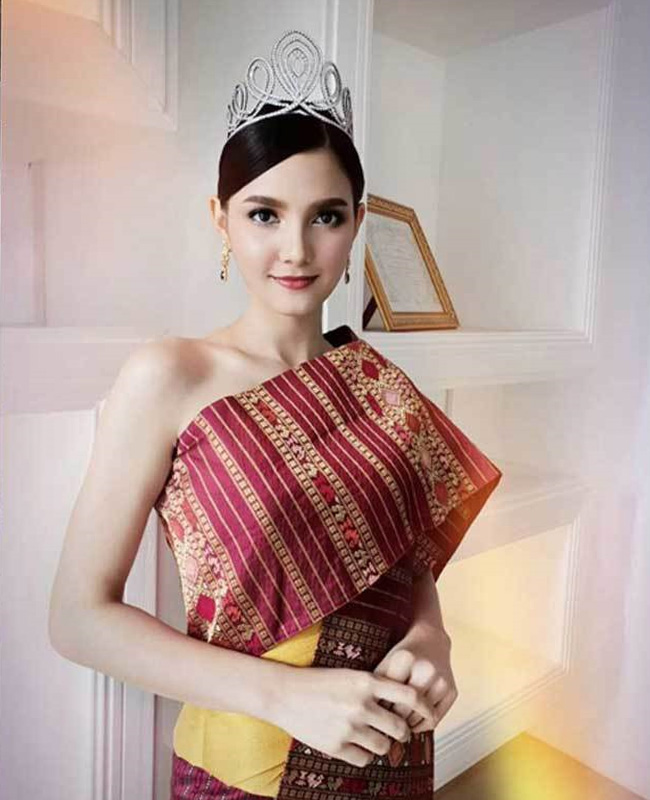 Đăng quang năm 2012, Christina Lasasimma được mệnh danh là "Hoa hậu Lào đẹp nhất lịch sử".
