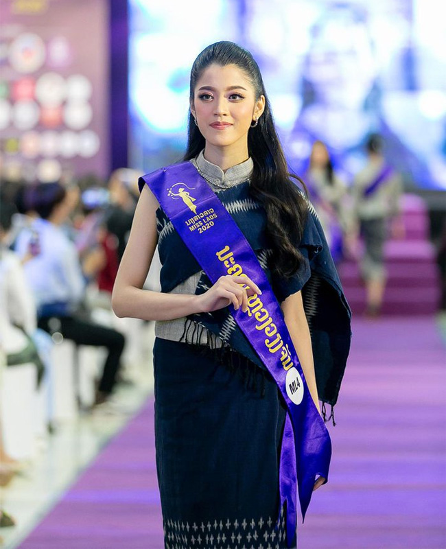 Tân Hoa hậu Bounphasone Boutdara gây ấn tượng với vẻ đẹp khả ái, dịu dàng và chiều cao 1m69. Công chúng kì vọng, cô sẽ làm lên chuyện trong cuộc thi Miss World tới đây.

