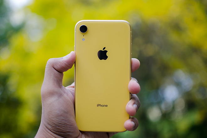 iPhone XR bản màu vàng.