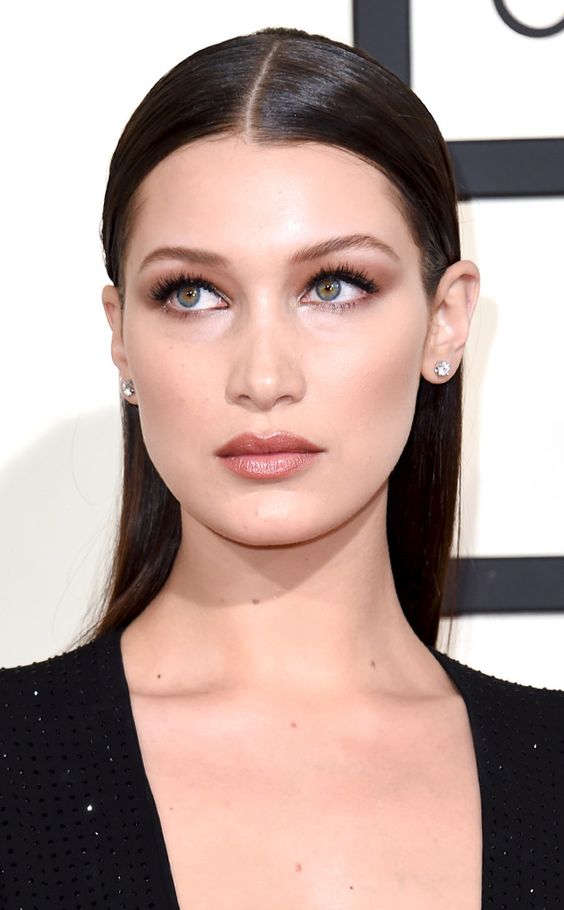 Những phong cách chỉ màu đen làm nên tên tuổi của Bella Hadid - 7