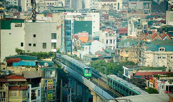 Tại lần chạy thử sắp tới, toàn bộ nhân sự vận hành tuyến tàu điện với khoảng 800 người, trong đó 200 người của tổng thầu Trung Quốc, sẽ được huy động; tất cả hạng mục trong nhà ga hoạt động giống như khai thác thương mại để đánh giá an toàn, nghiệm thu.