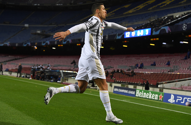 Ronaldo thăng hoa giúp Juventus đại thắng trước Barcelona