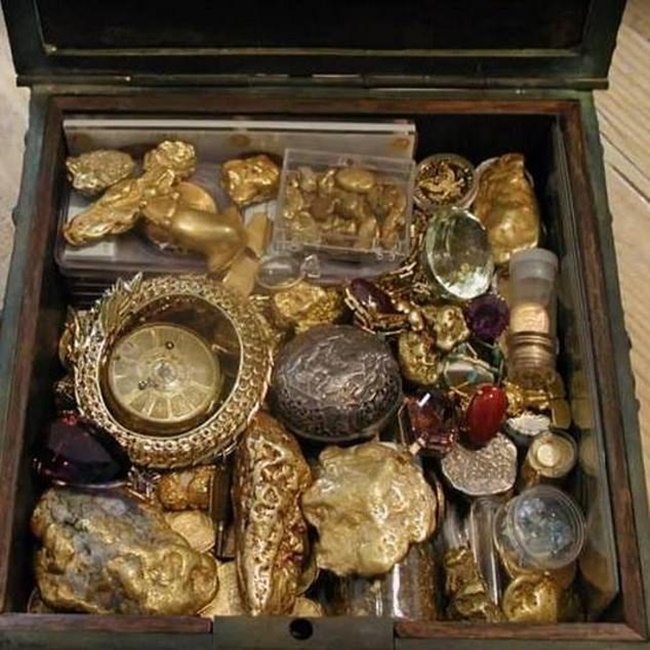 Con trai ông Forrest Fenn tiết lộ Jack Stuef tìm thấy kho báu hôm 6/6/2020, bên trong có vàng cốm, đá quý, đồ vật được chế tác từ thời tiền Colombia.
