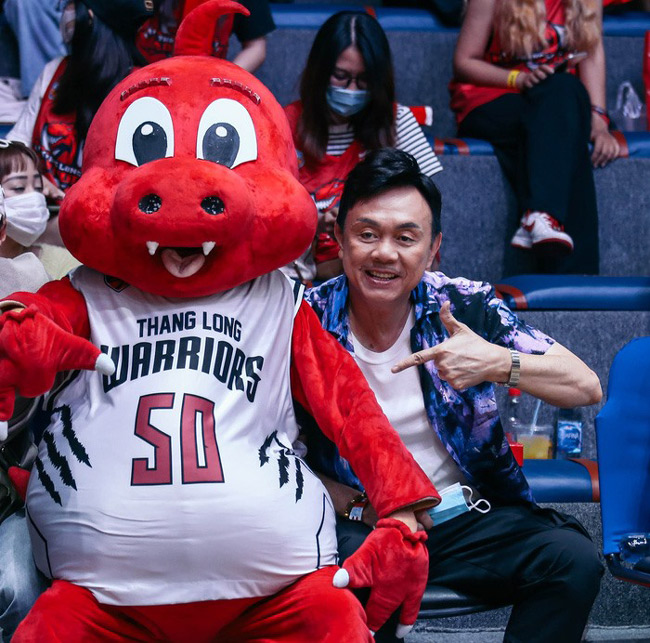 Ông đến theo dõi hai đội trong trận chung kết giữa đội Thang Long Warriors và Saigon Heat. Ông&nbsp;là một fan của bóng rổ, tới để cổ vũ cho&nbsp;Thang Long Warriors.&nbsp;Các cầu thủ đều rất sốc khi hay tin nam danh hài qua đời.
