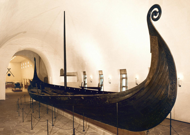 Một trong các con thuyền ma được dùng làm mộ, đã được khai quật và trưng bày trong bảo tàng - Ảnh: NATIONAL GEOGRAPHIC