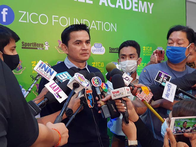 HLV Kiatisak trả lời truyền thông Thái Lan về kế hoạch giúp HAGL vô địch V-League.