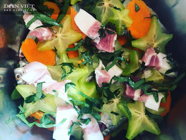 Xếp cá diếc và thịt xen kẽ