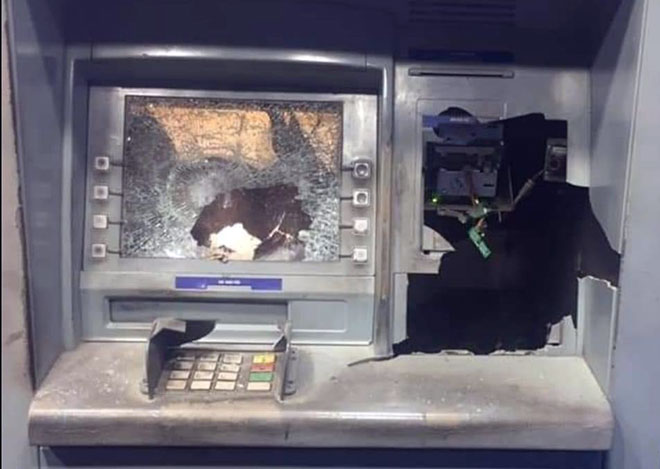 Danh tính người vác búa đập nát máy ATM vì không rút được tiền - 2