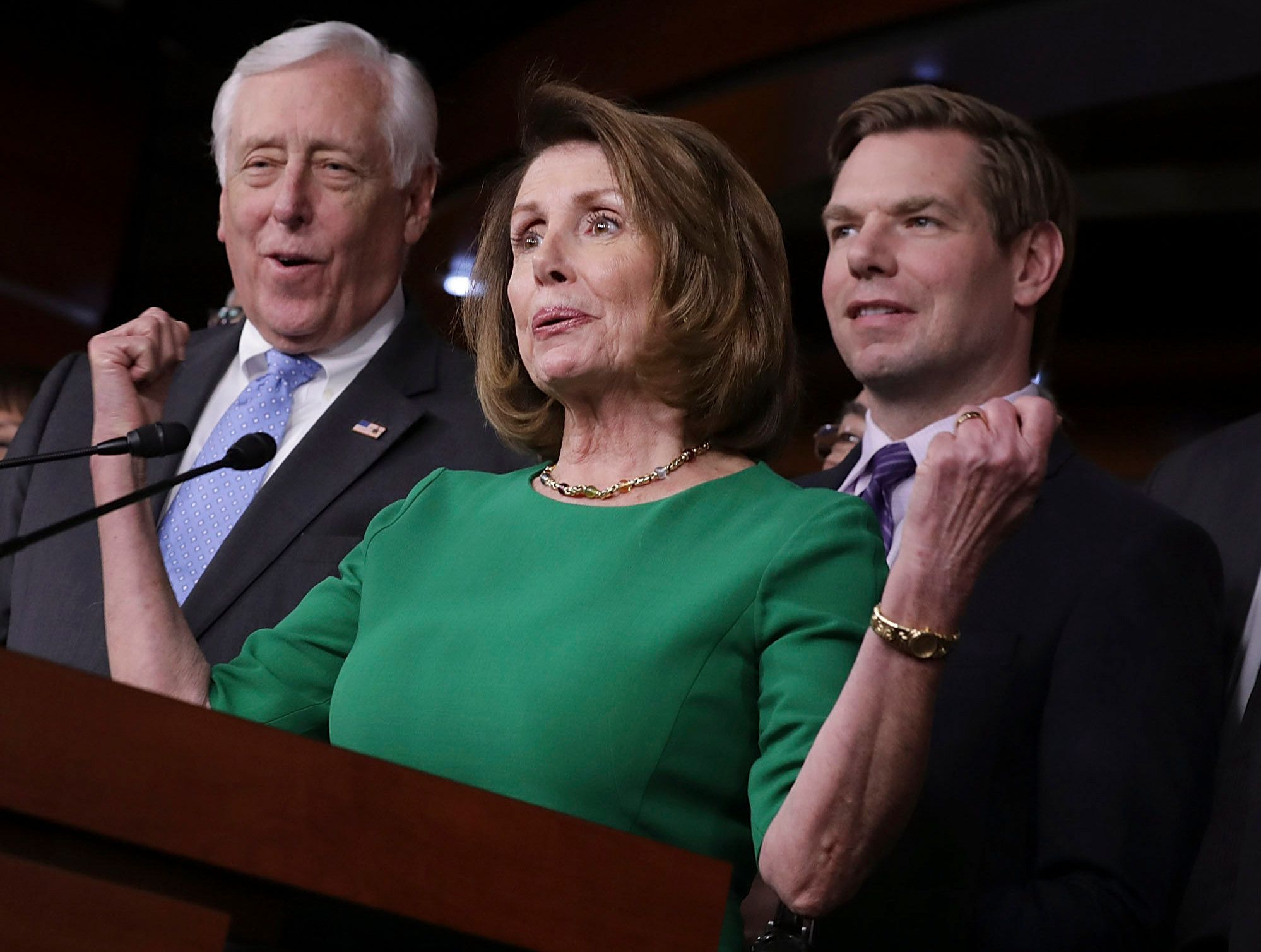 Chủ tịch Hạ viện Mỹ Nancy Pelosi vẫn ủng hộ Swalwell.