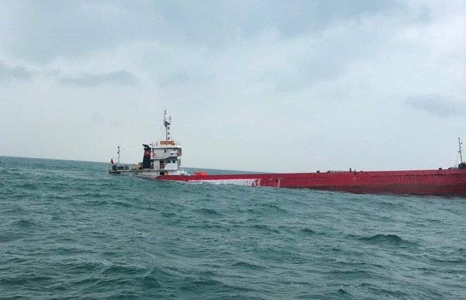 11 người trên tàu được cứu kịp thời